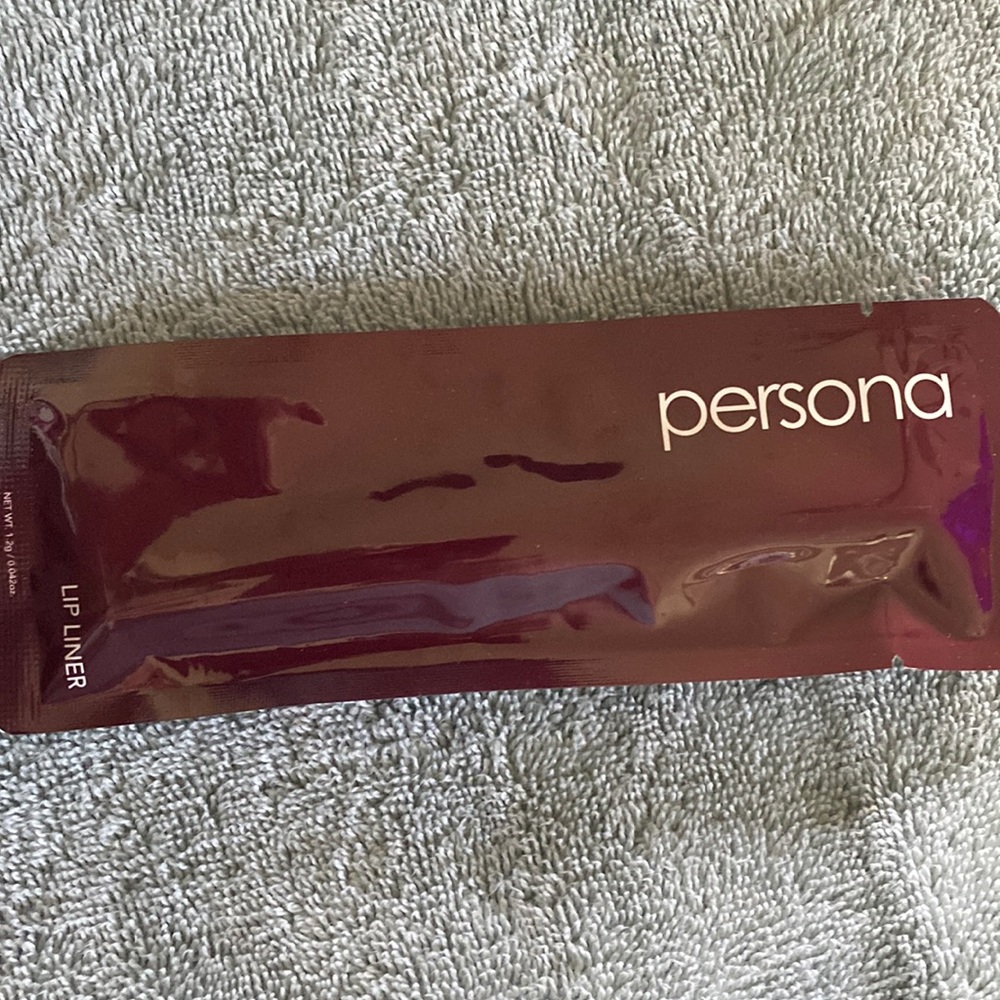Persona Lip Liner in 90210 shade